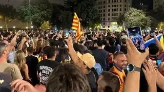 ¿Obras en Canaletes? No importa: ¡fiestón en Plaça Catalunya!