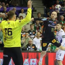 Handball: Daniel Pettersson (Magdeburg, 11) wirft ein Tor.